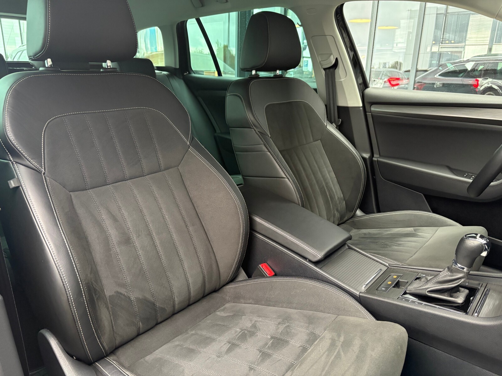 Škoda Superb Combi - zdjęcie 18