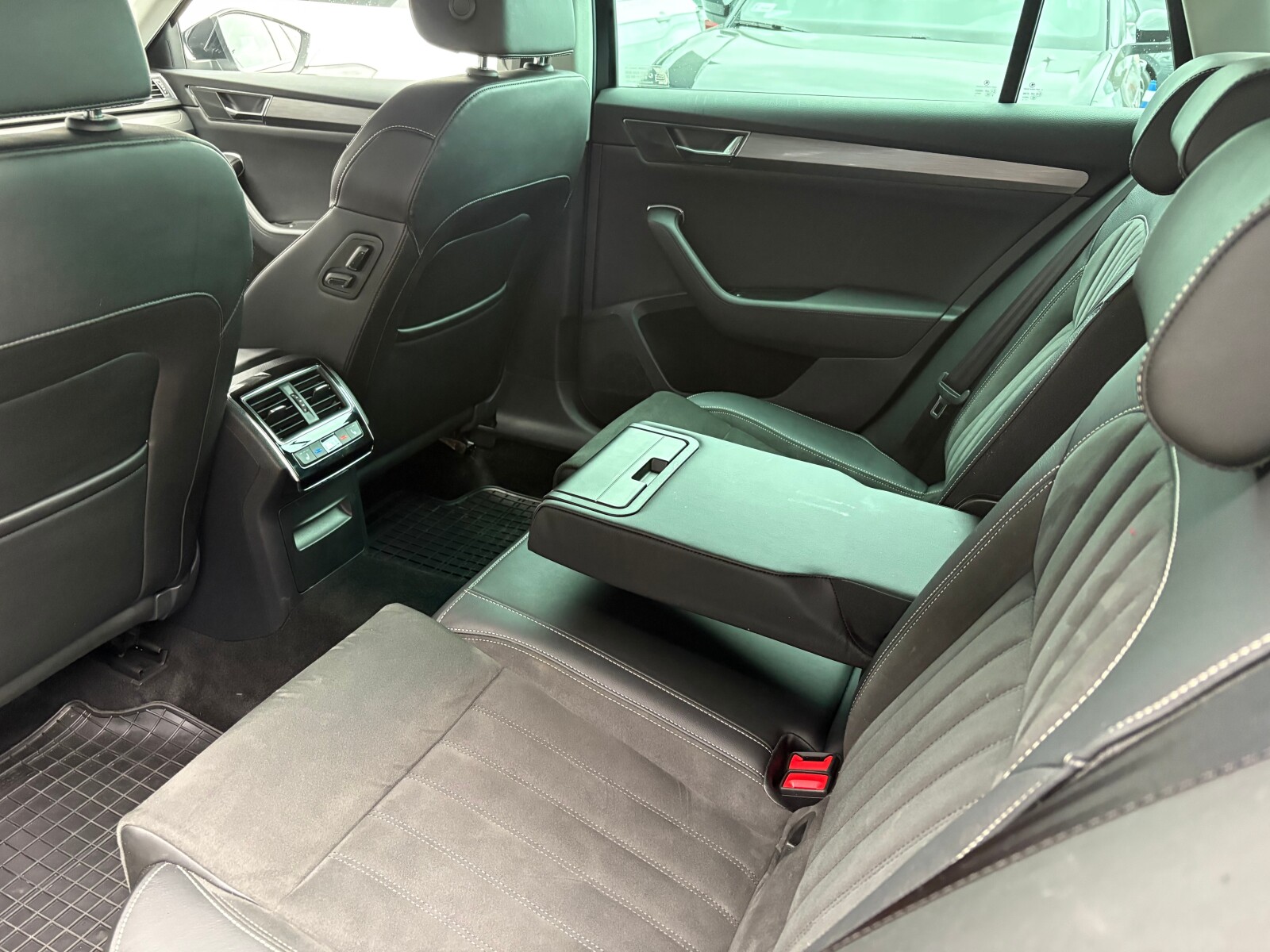 Škoda Superb Combi - zdjęcie 15