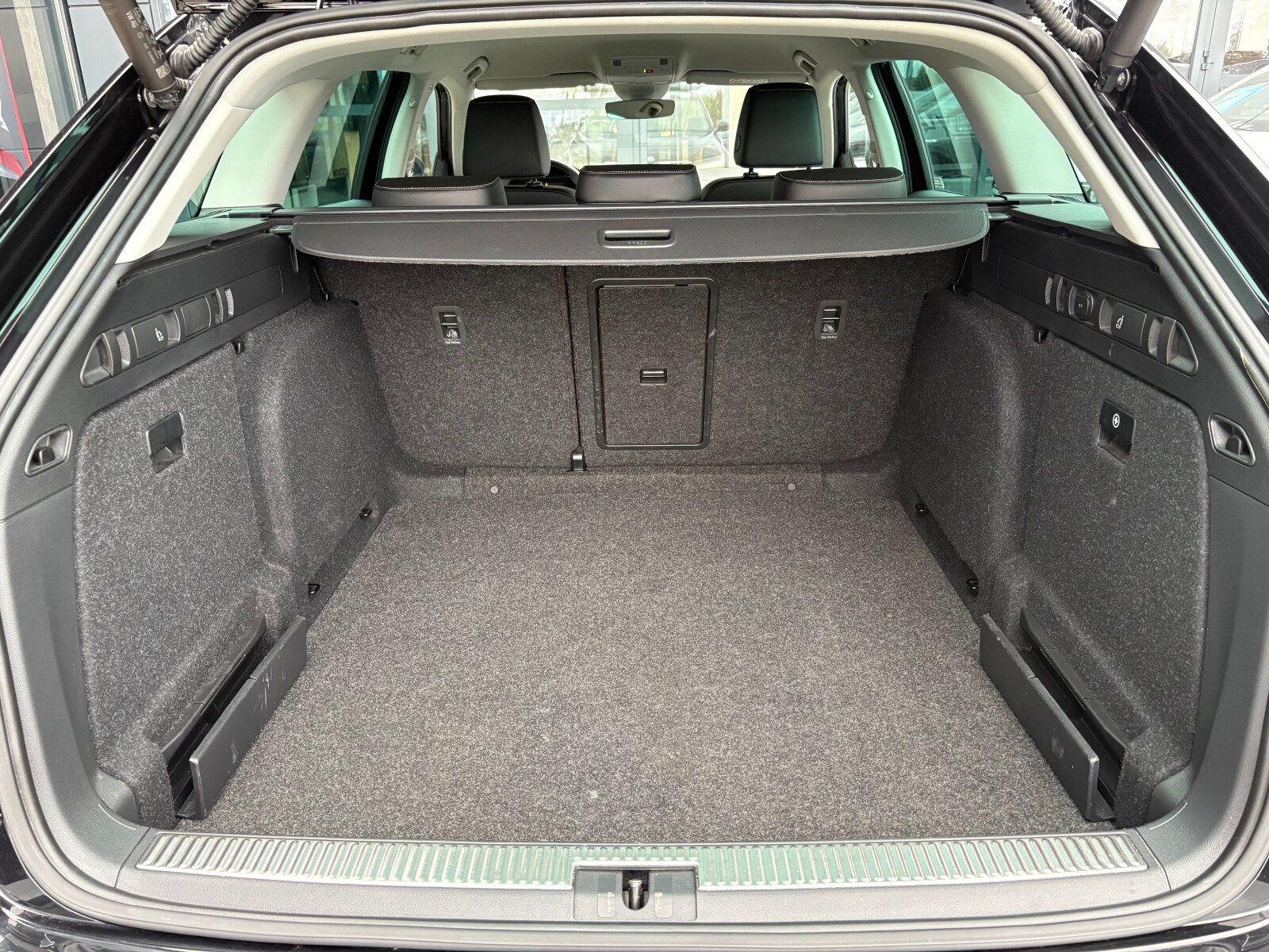 Škoda Superb Combi - zdjęcie 19