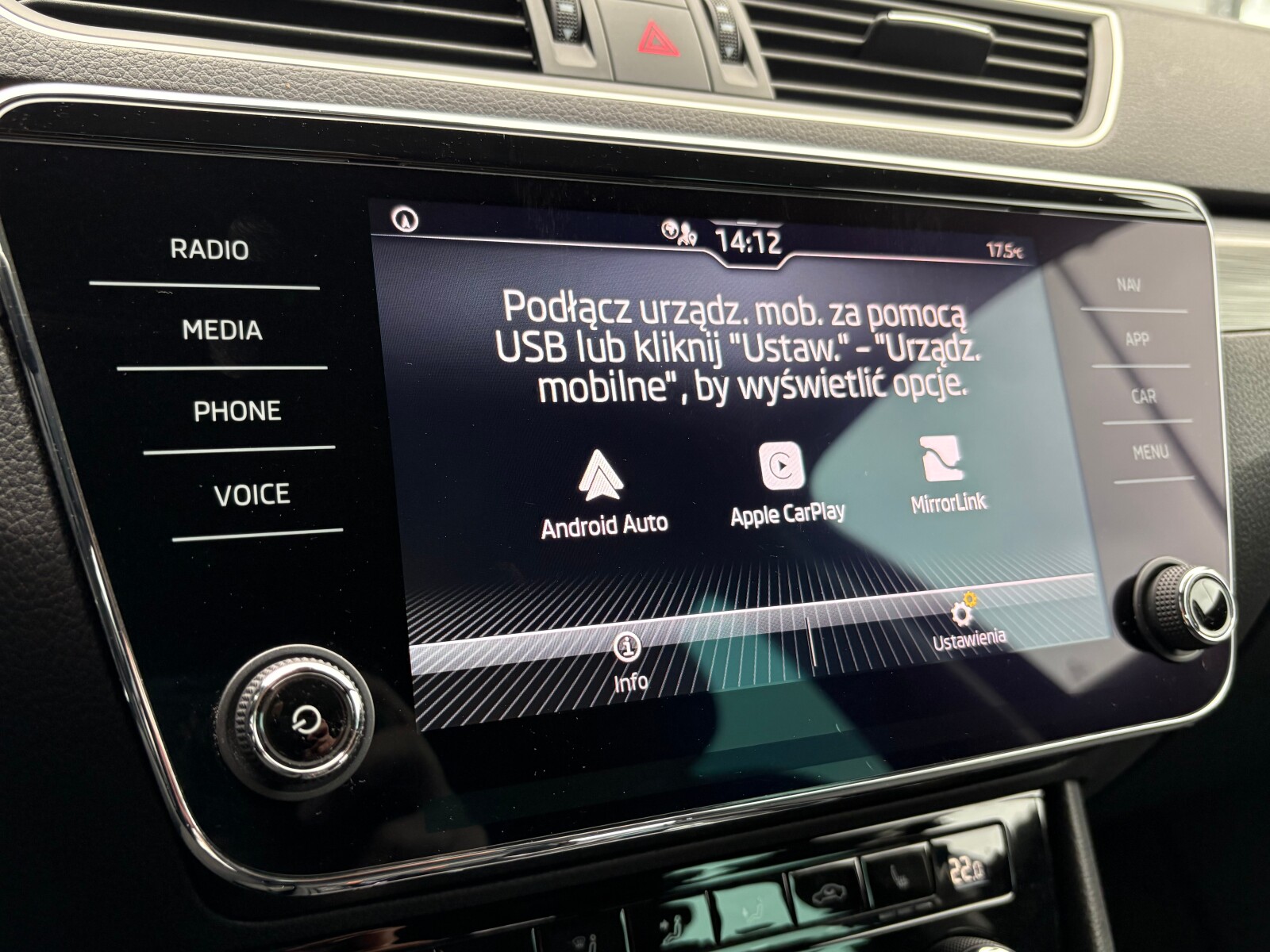 Škoda Superb Combi - zdjęcie 35