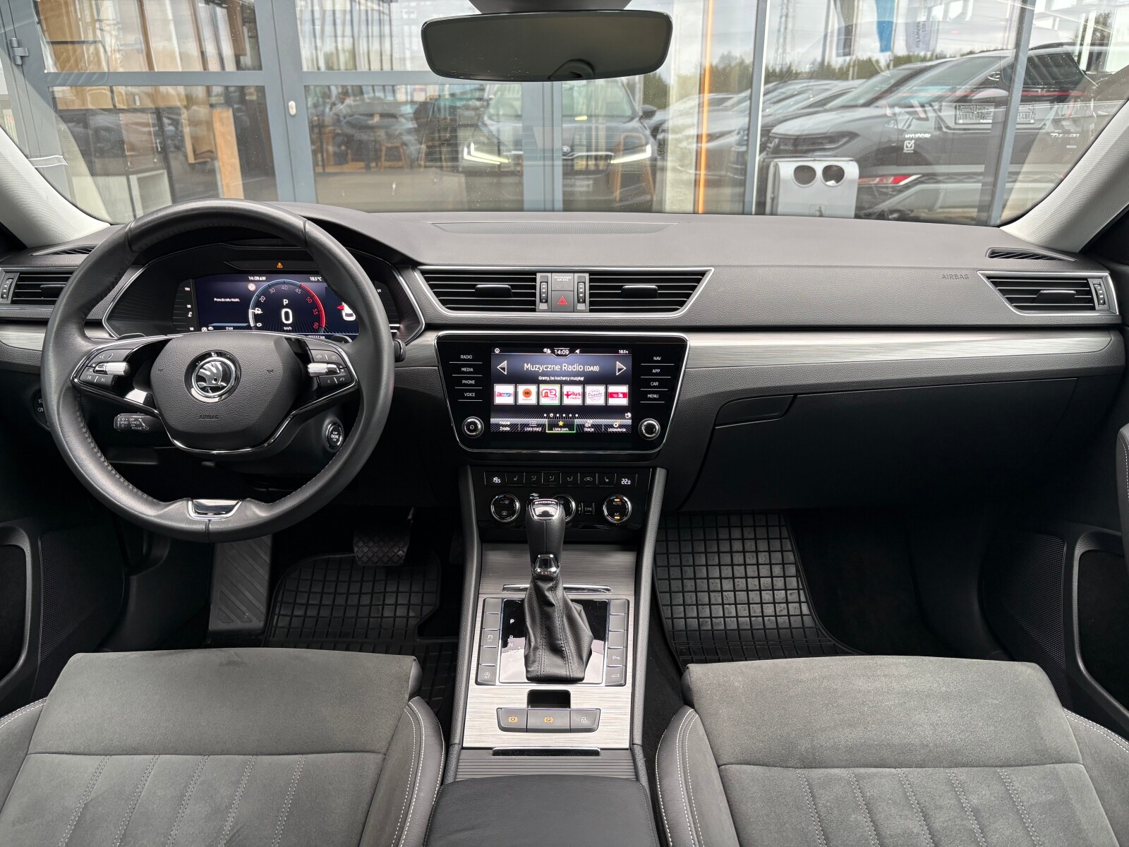 Škoda Superb Combi - zdjęcie 9