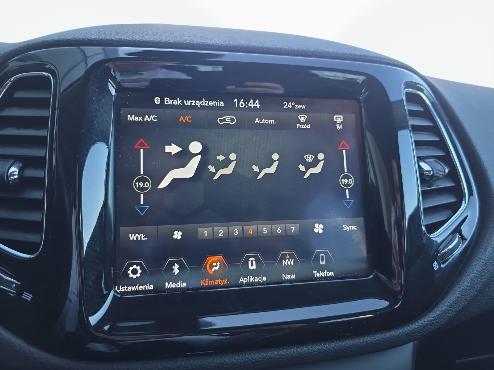 Jeep Compass - zdjęcie 20