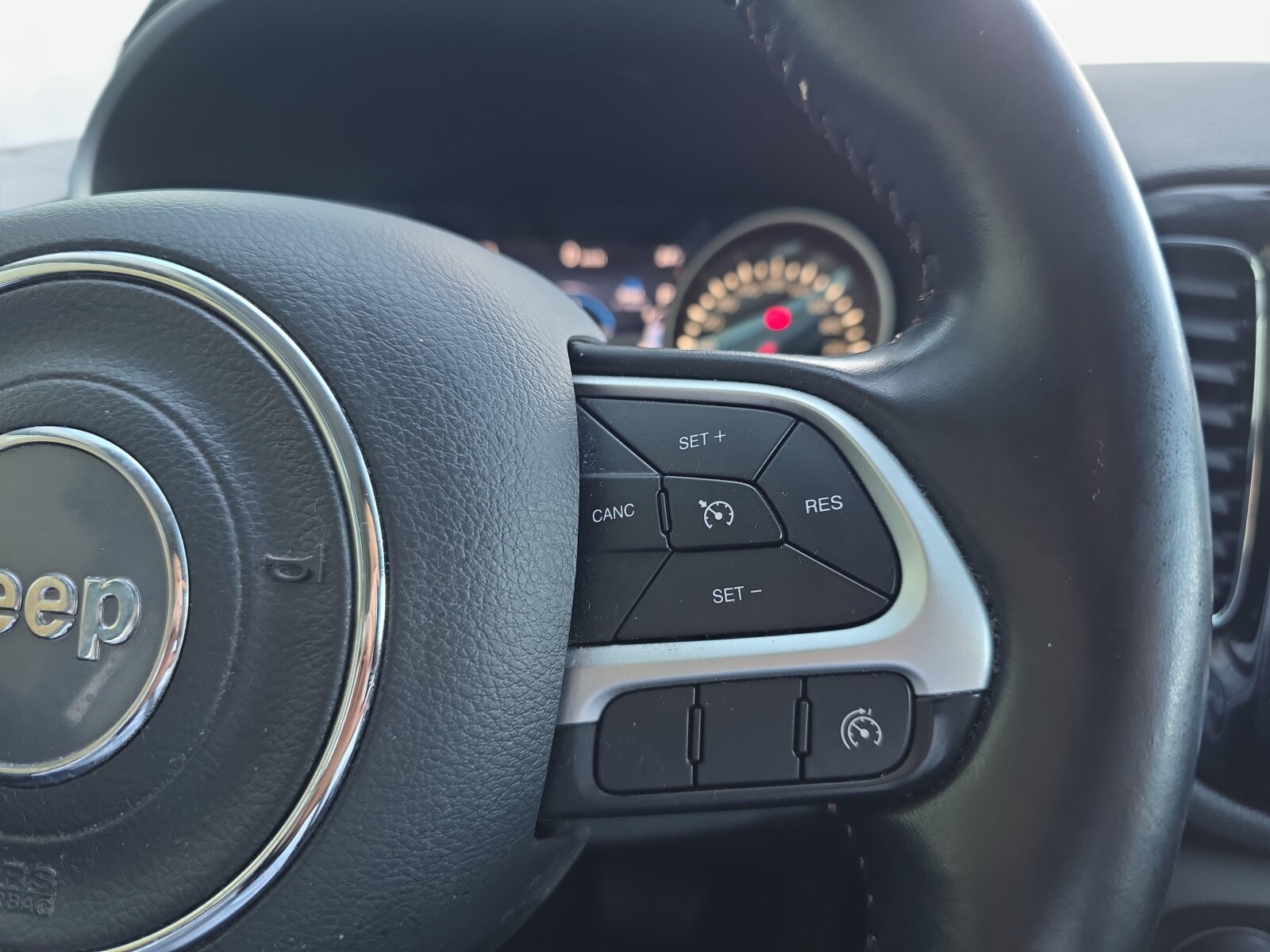 Jeep Compass - zdjęcie 14