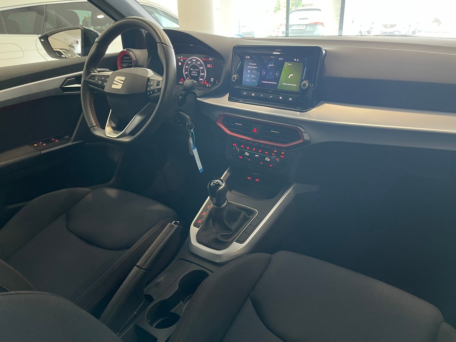 Seat Arona - zdjęcie 14
