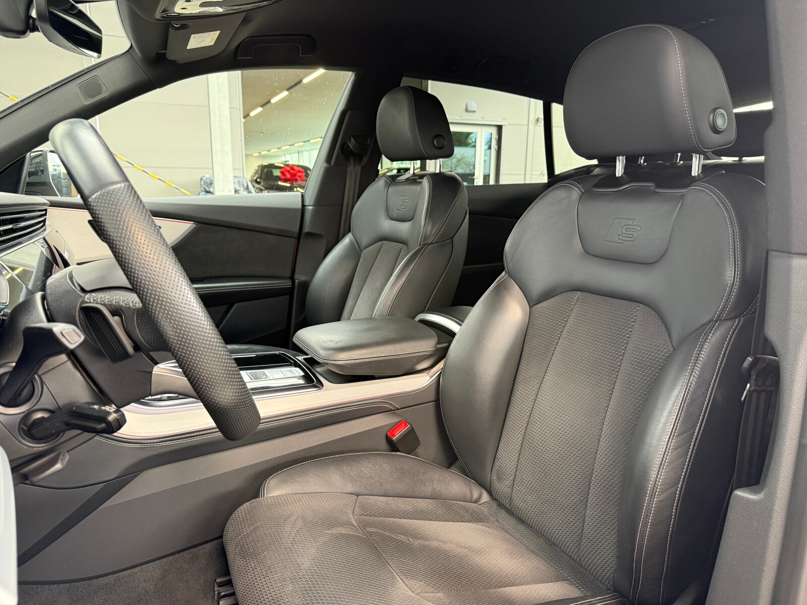 Audi Q8 - zdjęcie 23
