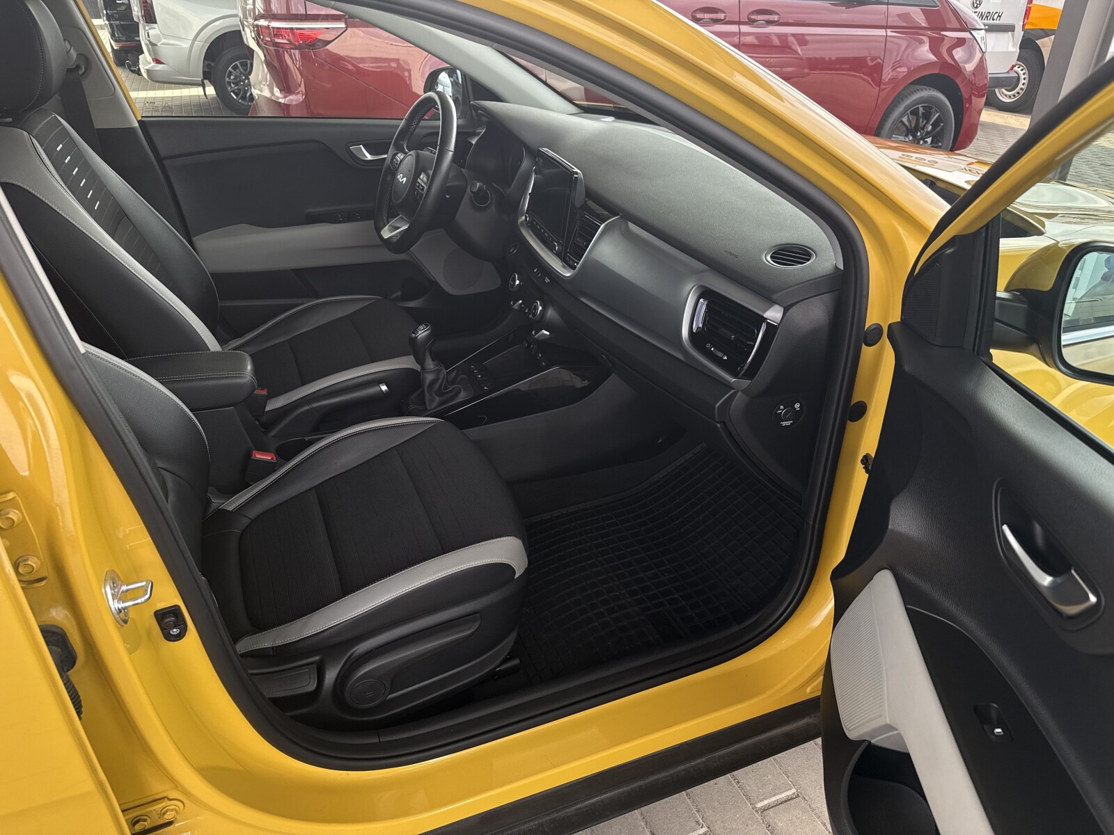 Kia Stonic - zdjęcie 27