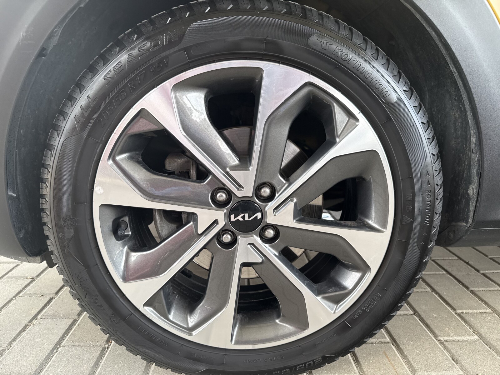 Kia Stonic - zdjęcie 32