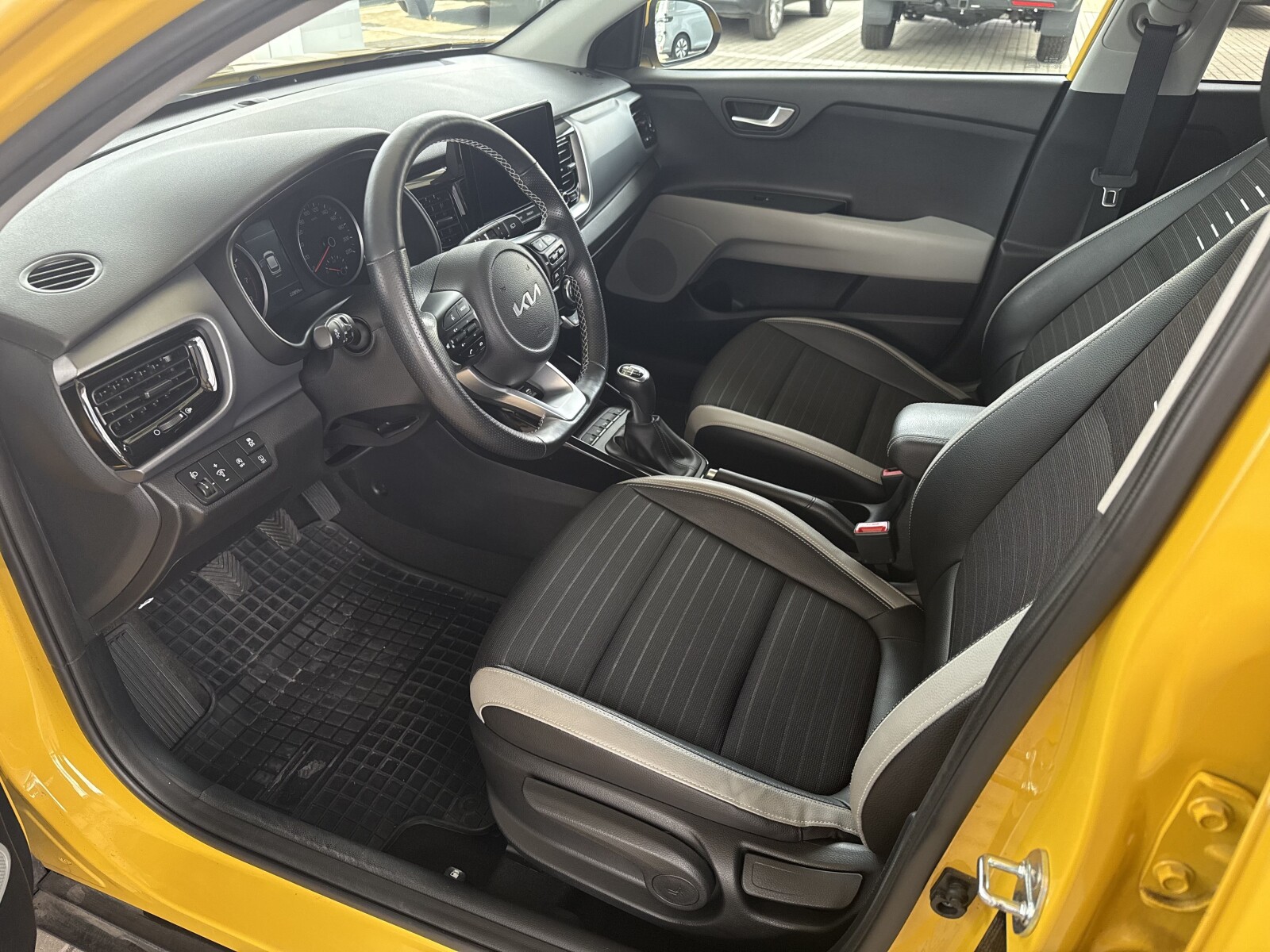 Kia Stonic - zdjęcie 9