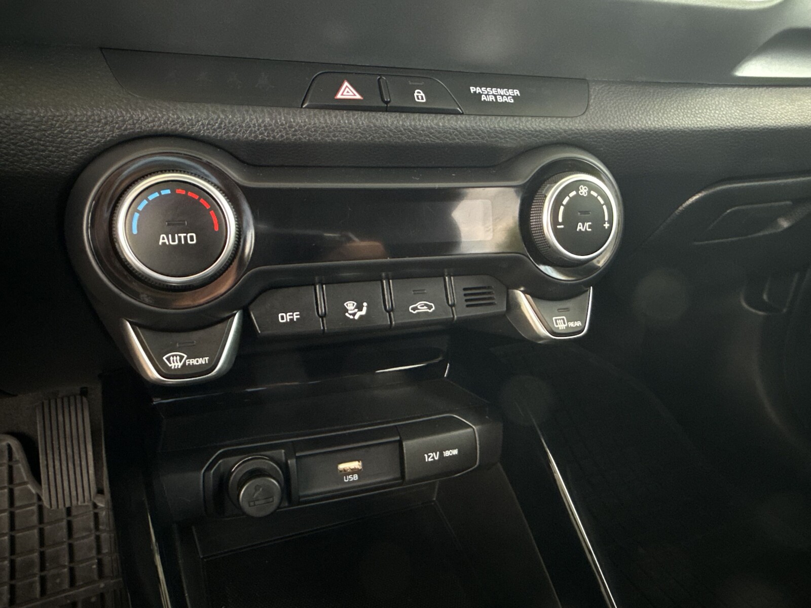 Kia Stonic - zdjęcie 20