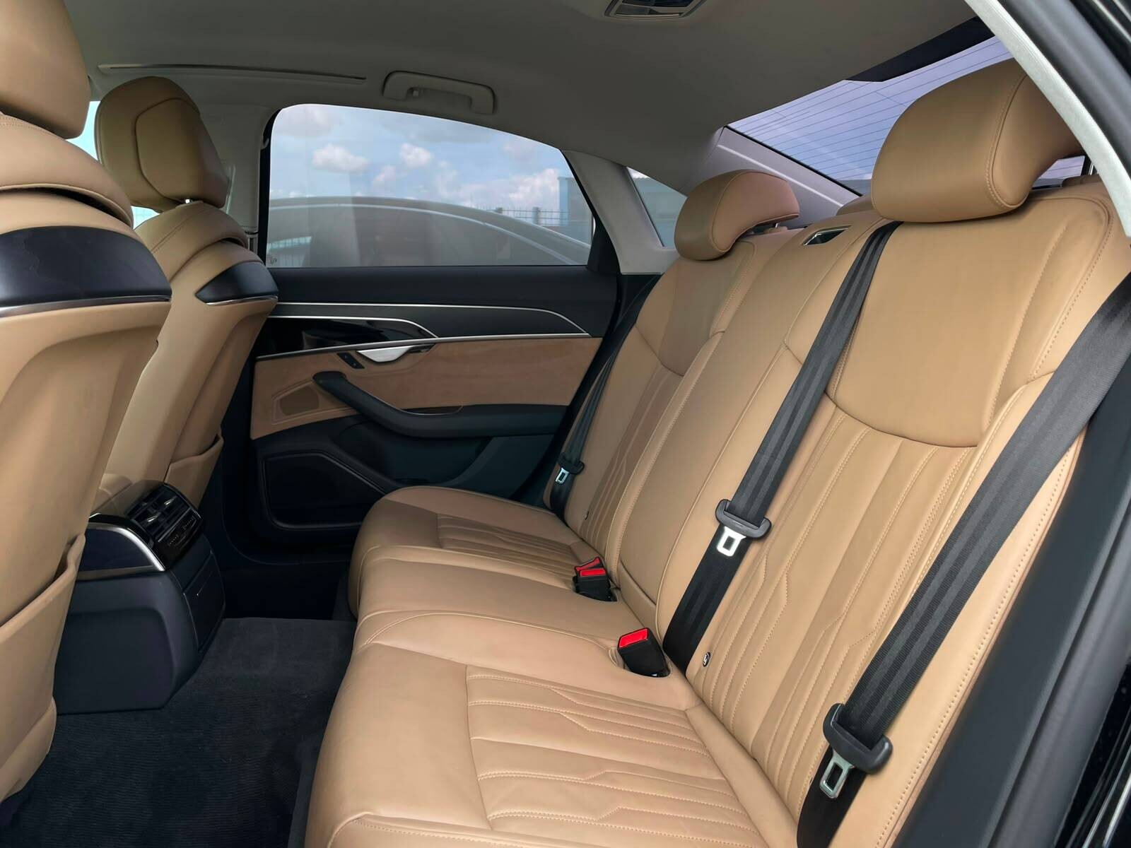Audi A8 - zdjęcie 12