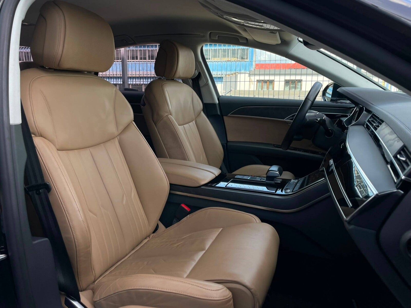 Audi A8 - zdjęcie 23