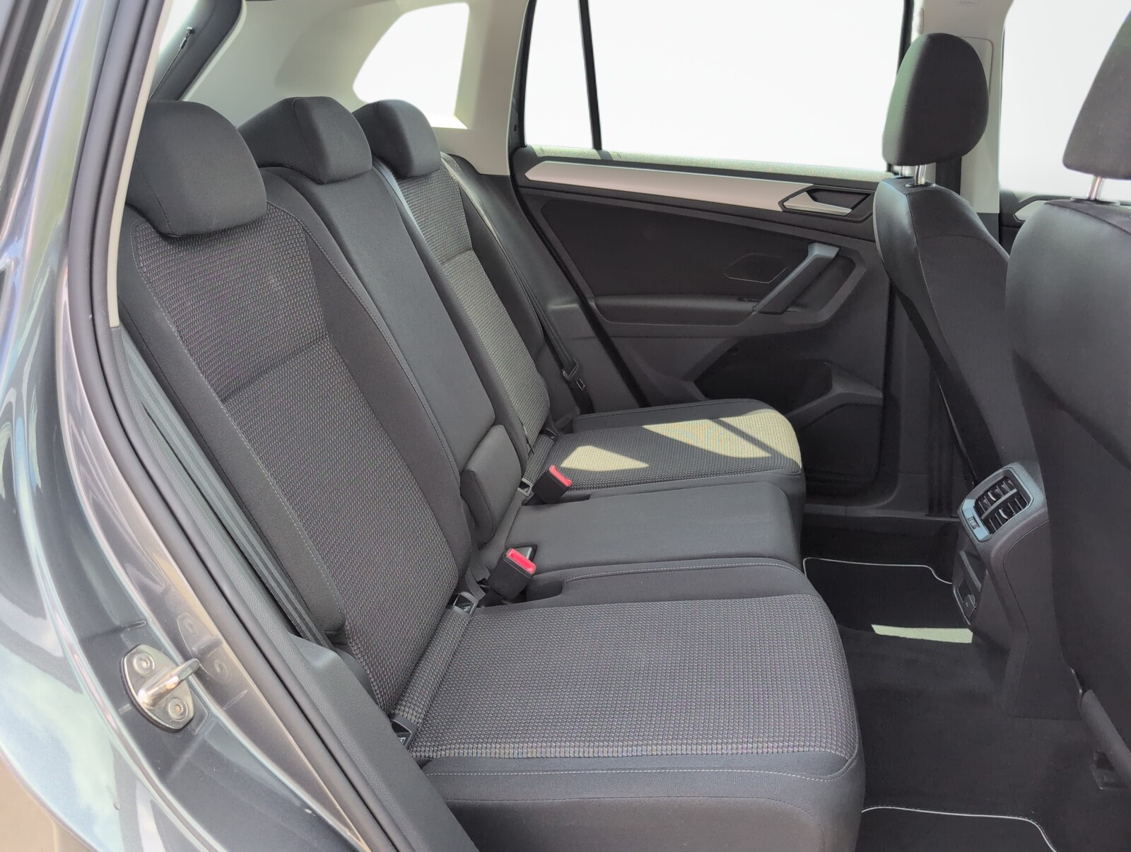 Volkswagen Tiguan - zdjęcie 12