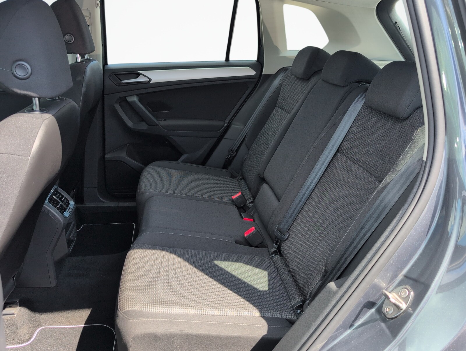 Volkswagen Tiguan - zdjęcie 11