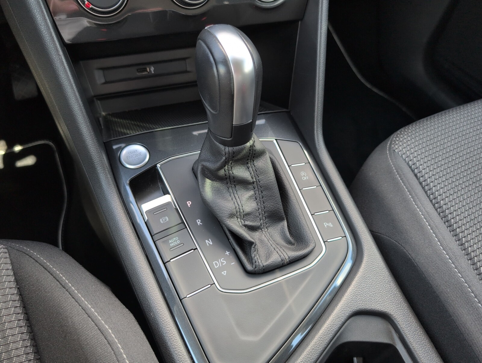 Volkswagen Tiguan - zdjęcie 29
