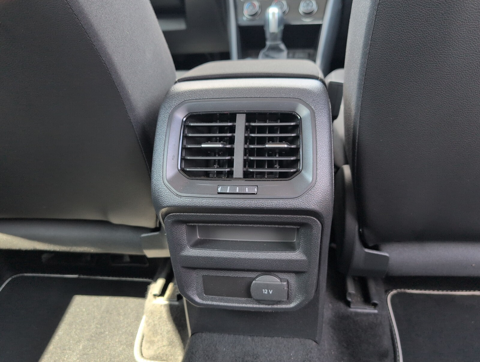 Volkswagen Tiguan - zdjęcie 13