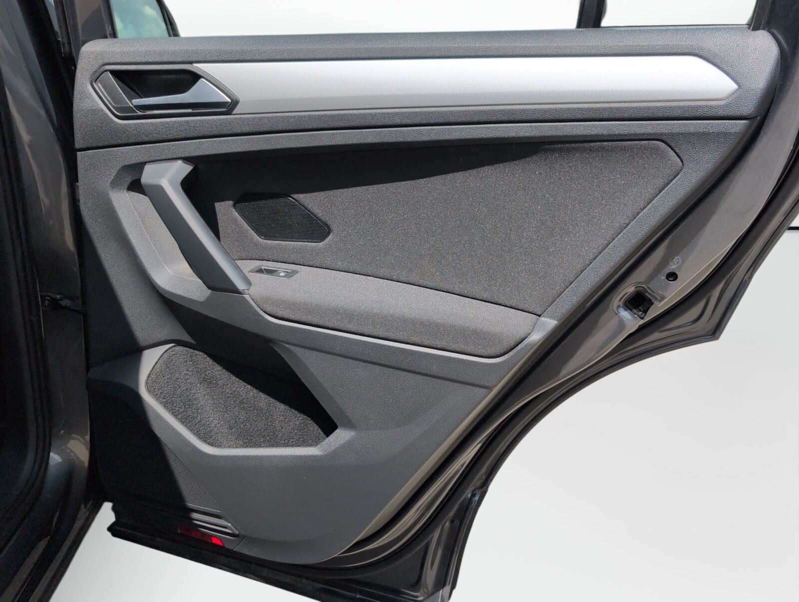 Volkswagen Tiguan - zdjęcie 14