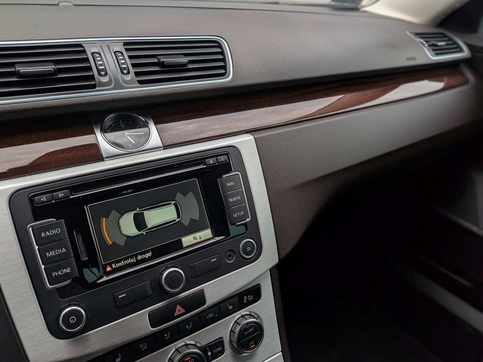 Volkswagen Passat - zdjęcie 22