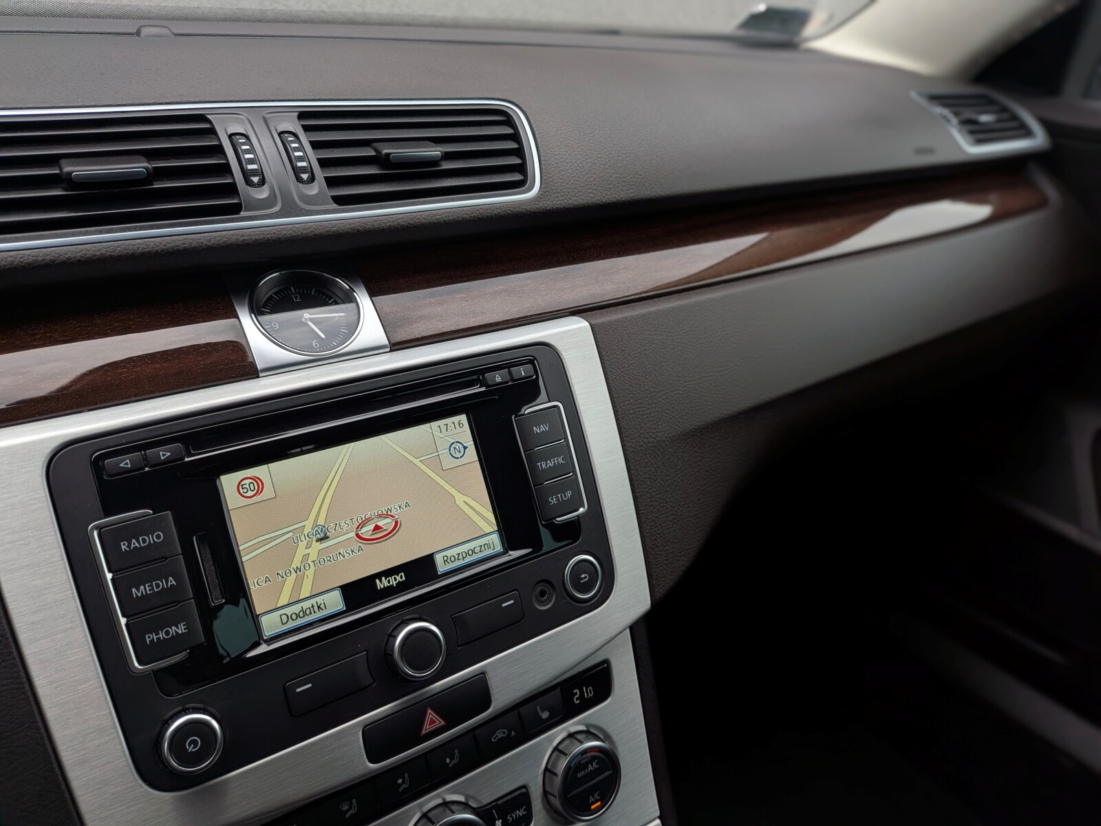 Volkswagen Passat - zdjęcie 21