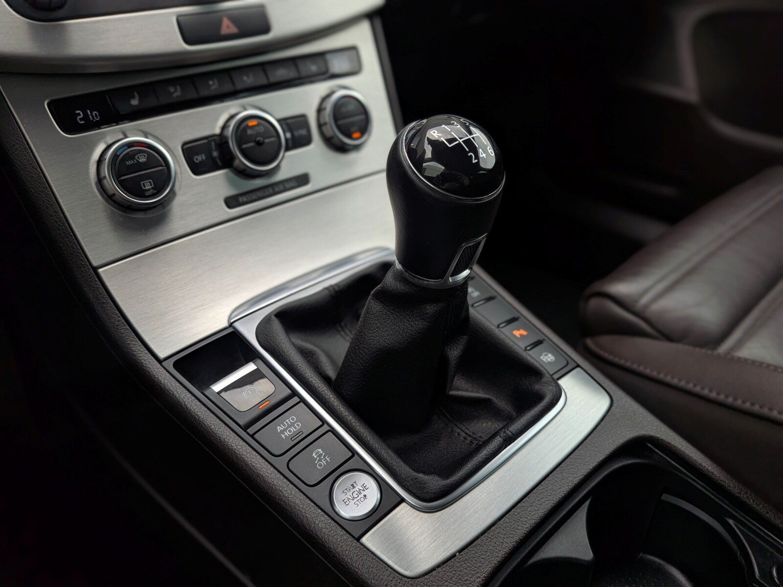Volkswagen Passat - zdjęcie 24