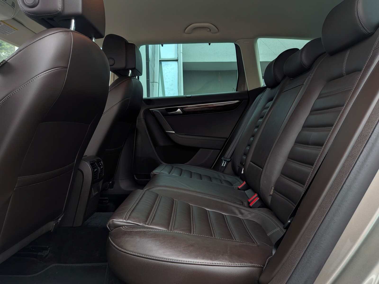 Volkswagen Passat - zdjęcie 10