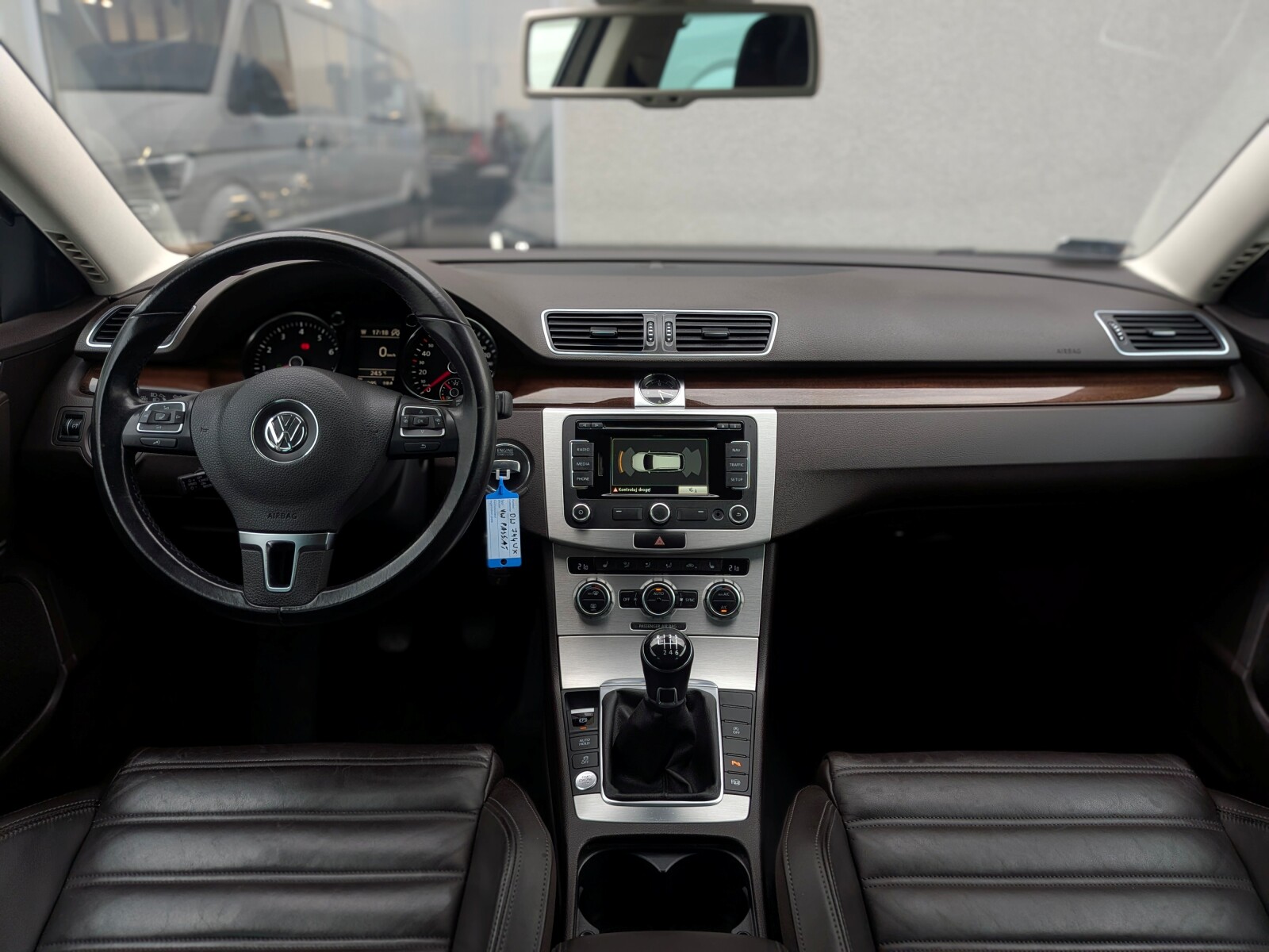 Volkswagen Passat - zdjęcie 12