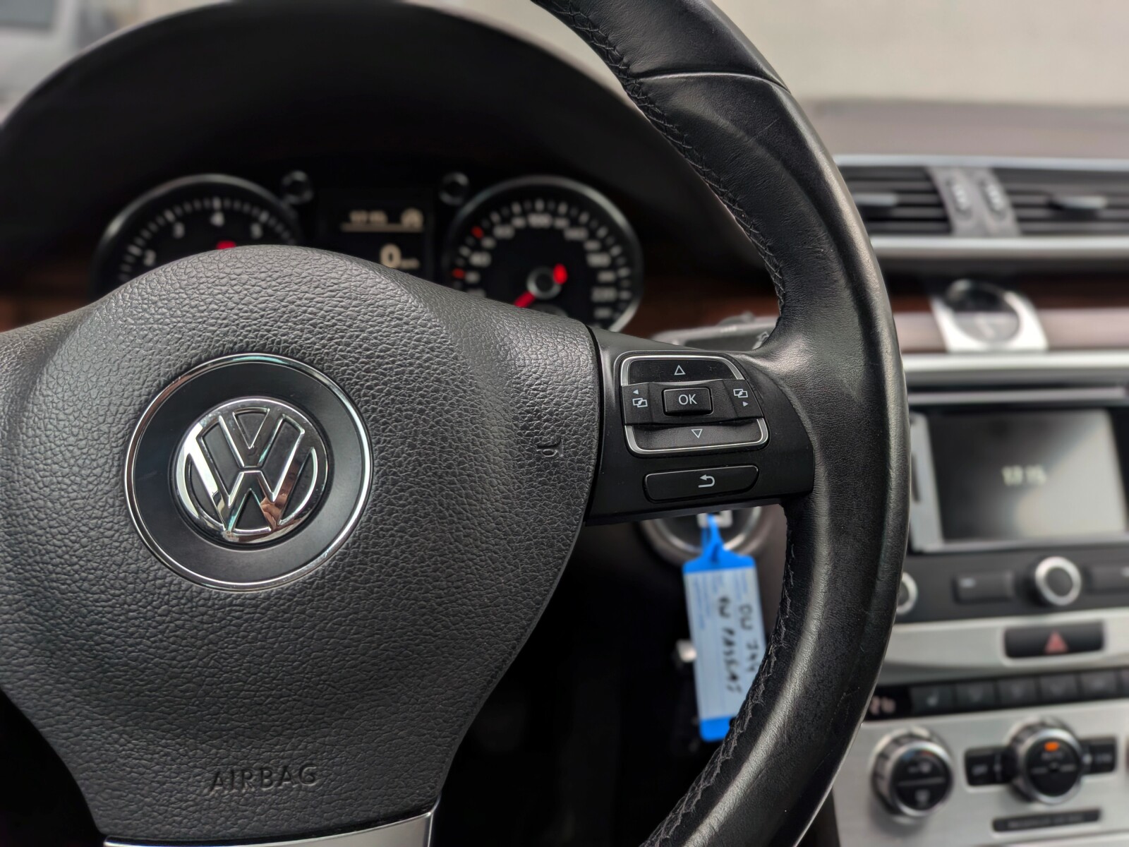 Volkswagen Passat - zdjęcie 16