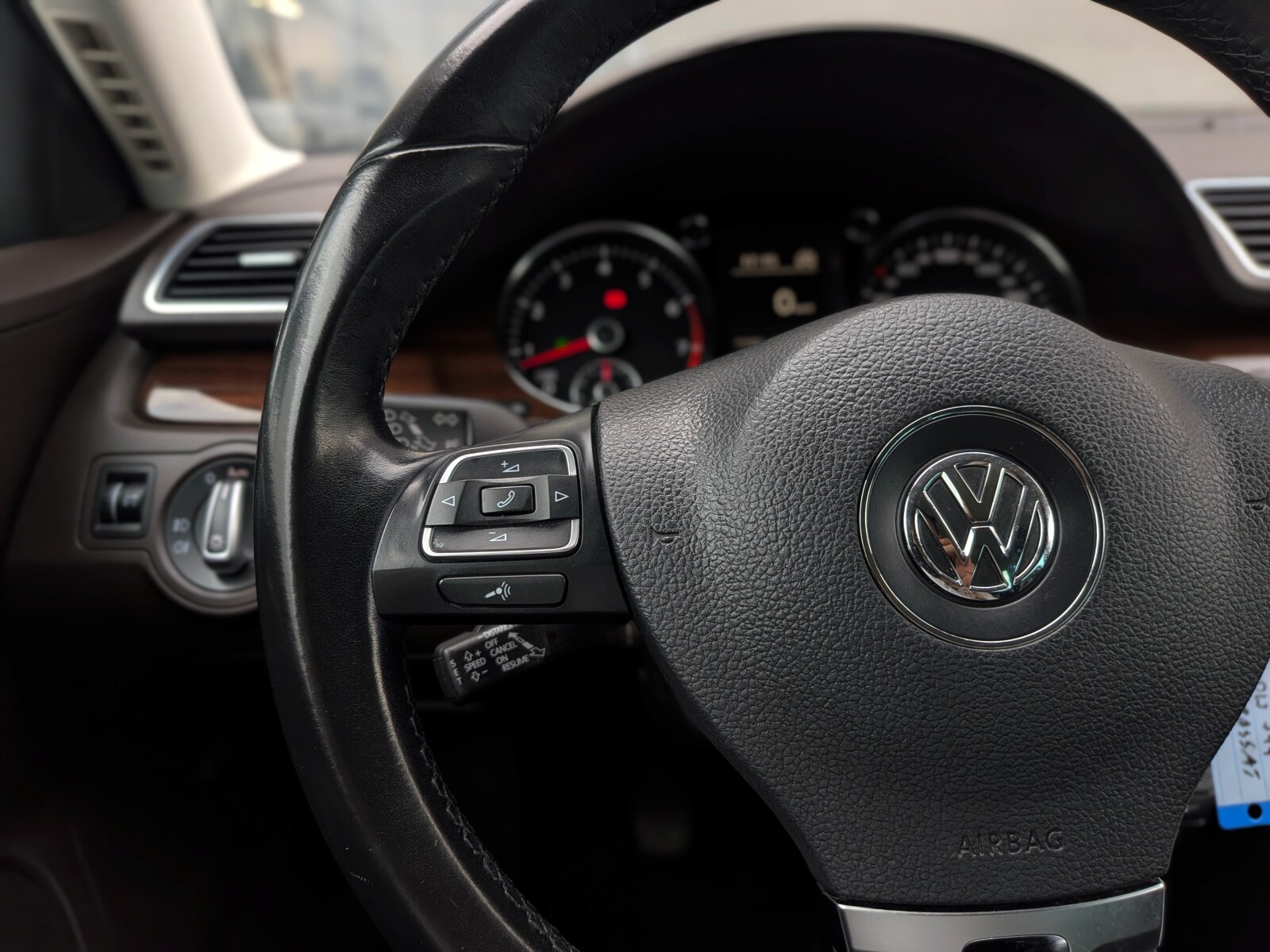 Volkswagen Passat - zdjęcie 15