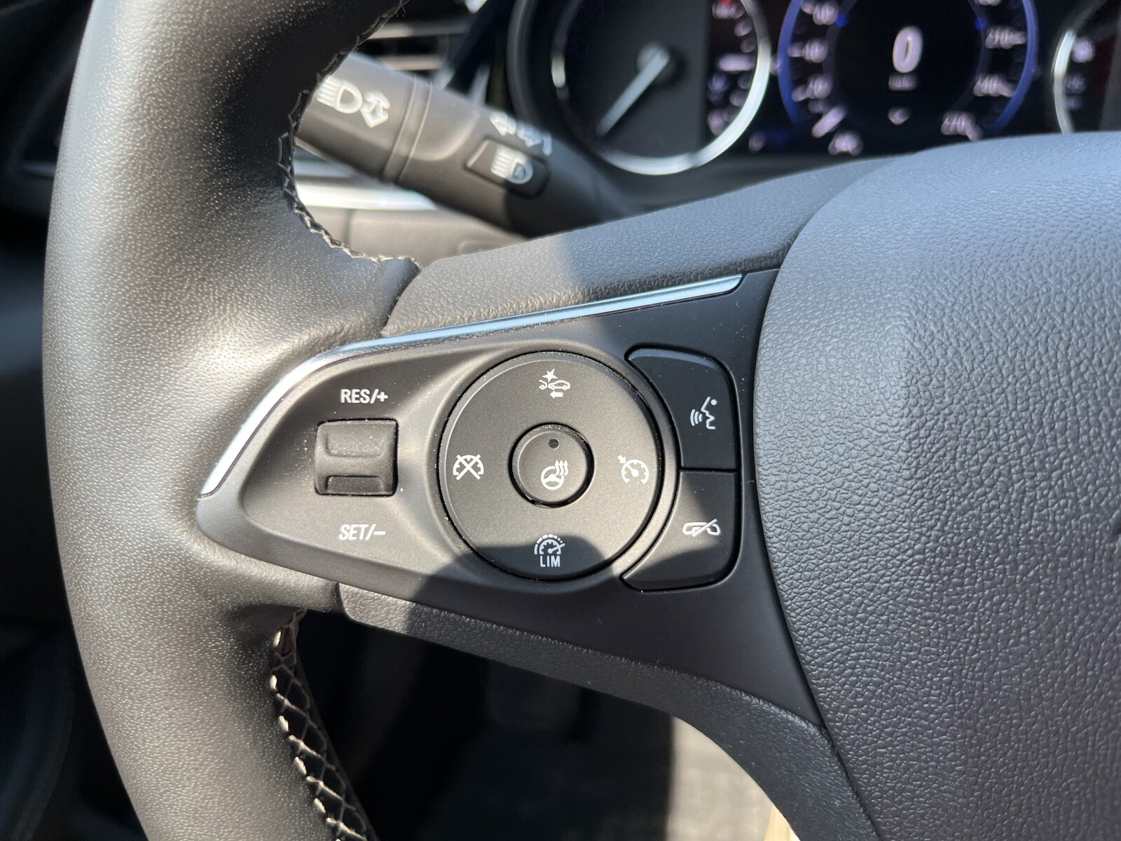 Opel Insignia - zdjęcie 24