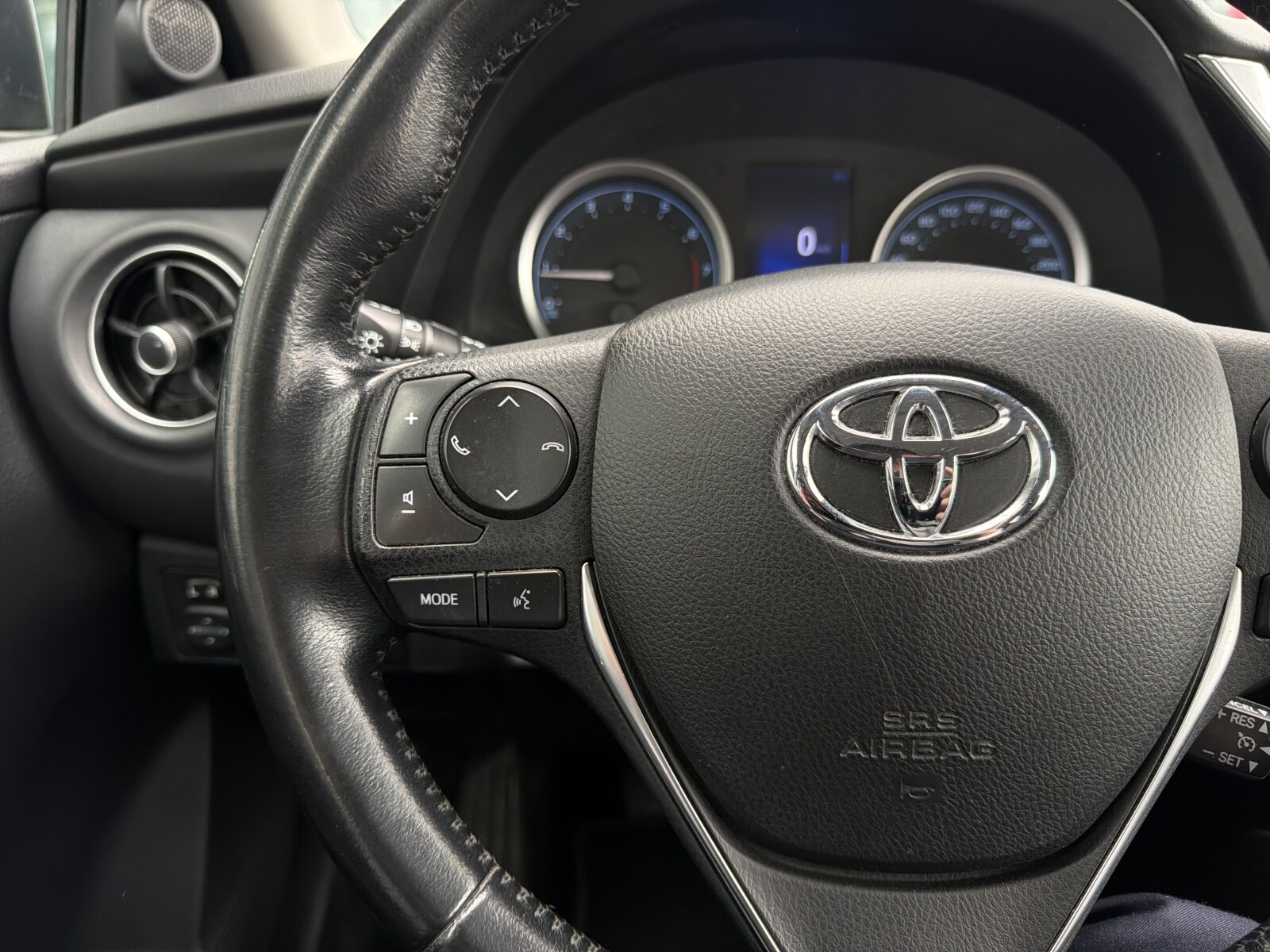 Toyota Corolla - zdjęcie 13