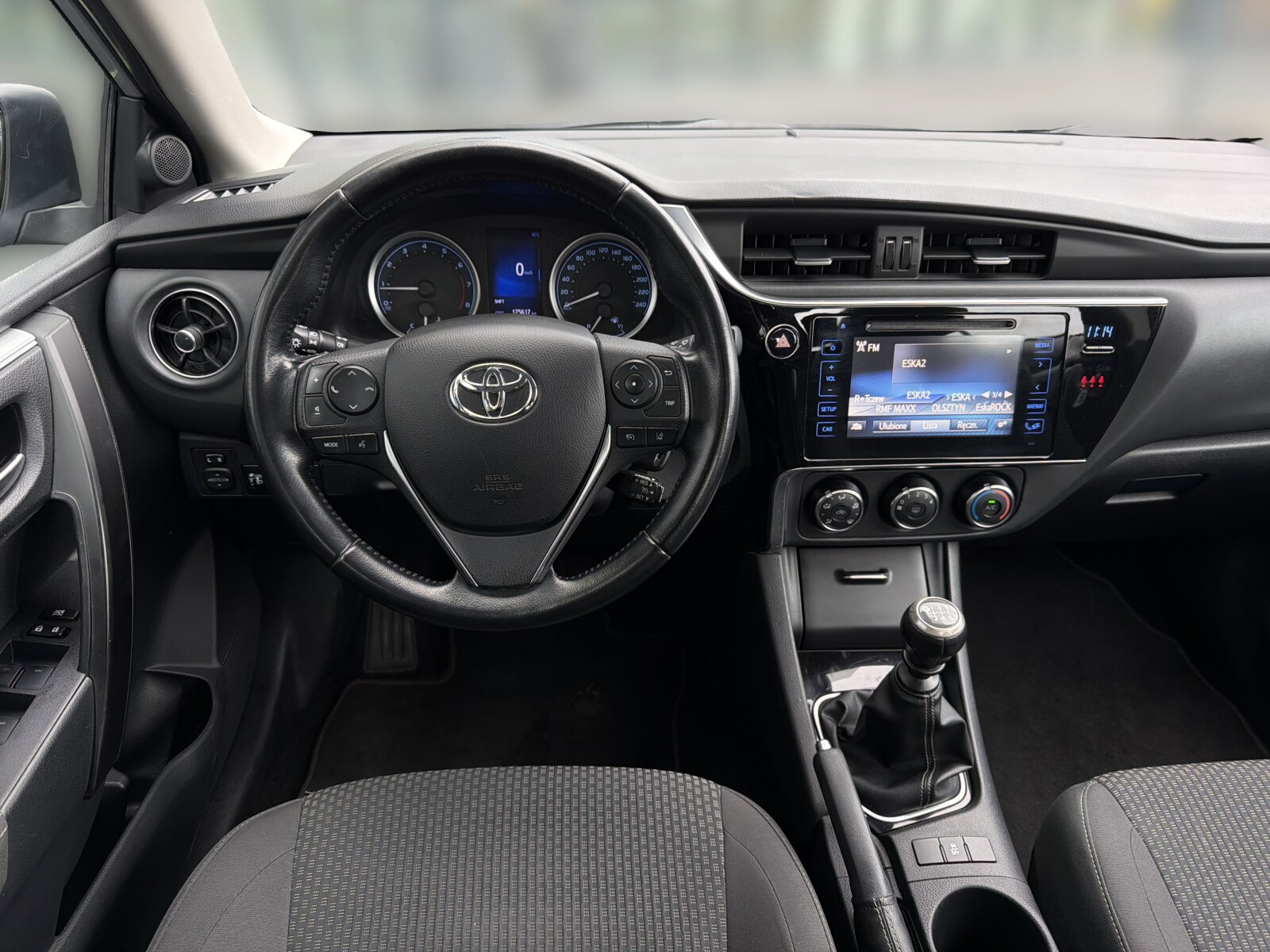 Toyota Corolla - zdjęcie 9