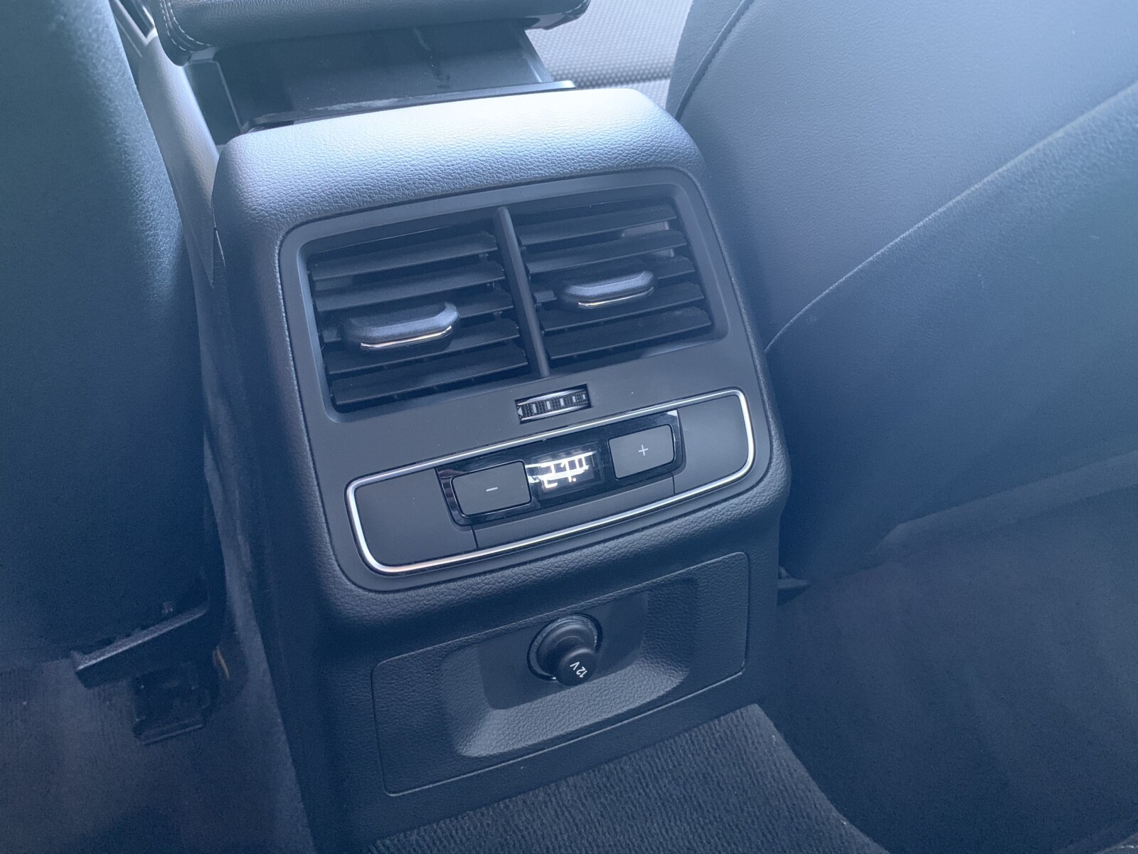 Audi A4 Limousine - zdjęcie 23
