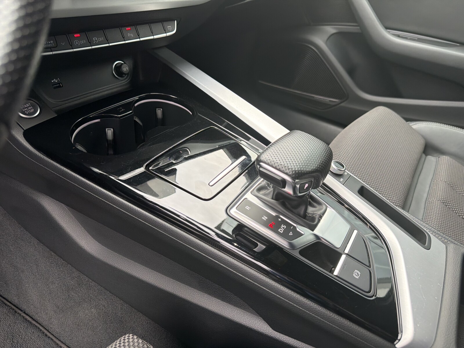 Audi A4 Limousine - zdjęcie 26
