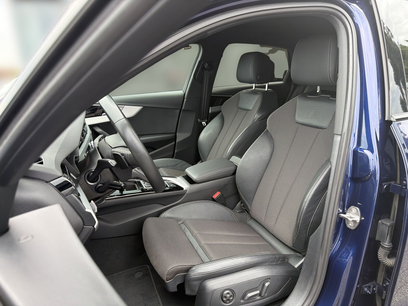 Audi A4 Limousine - zdjęcie 14