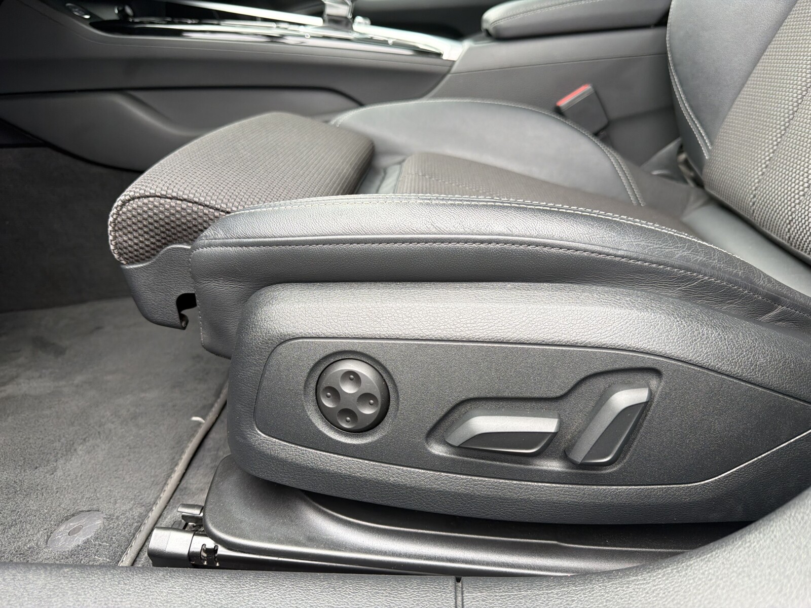 Audi A4 Limousine - zdjęcie 28