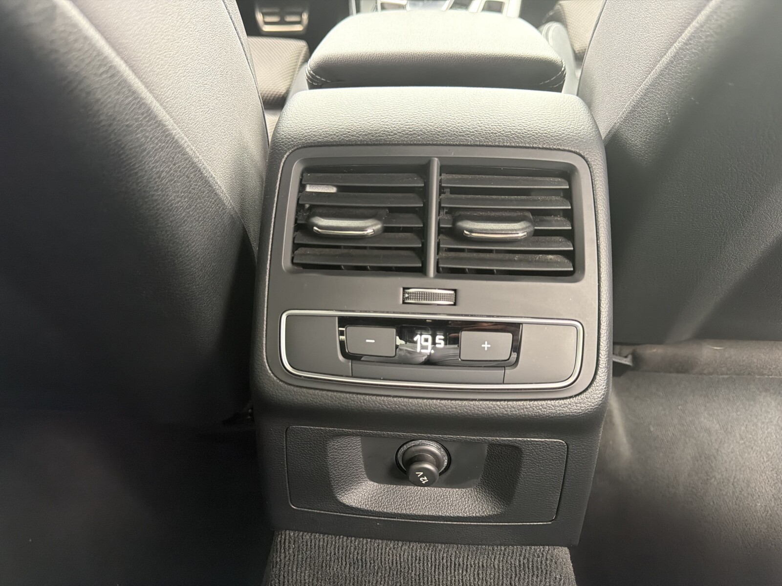 Audi A4 Limousine - zdjęcie 27