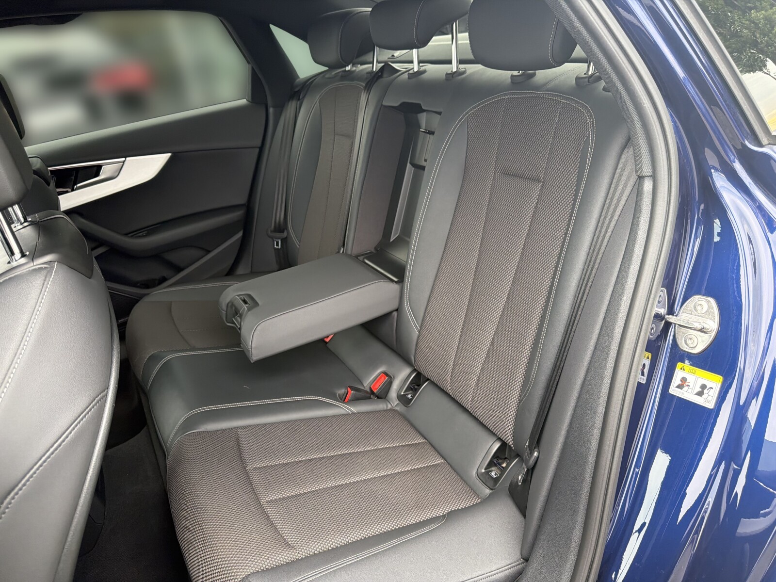 Audi A4 Limousine - zdjęcie 16