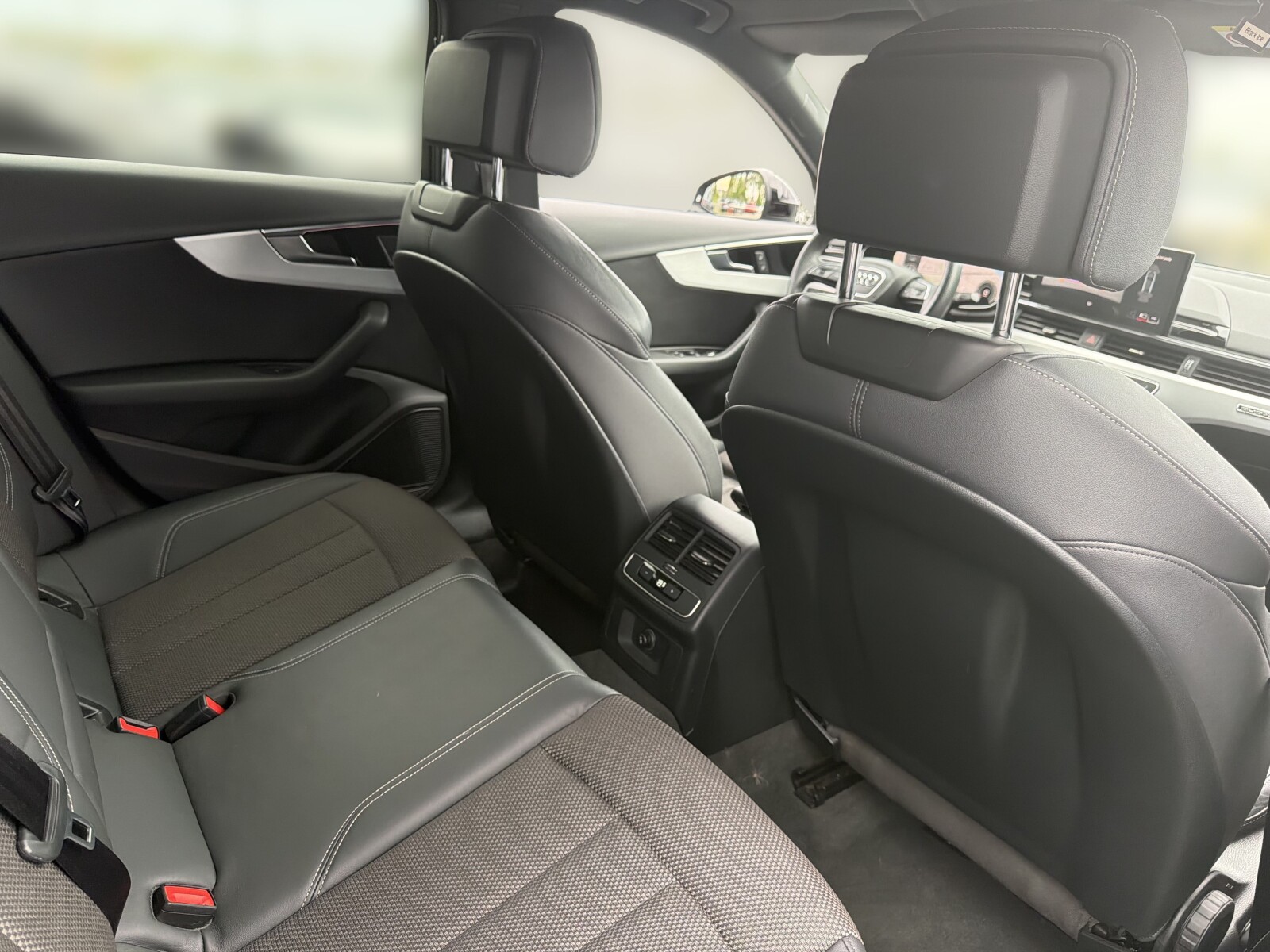 Audi A4 Limousine - zdjęcie 18