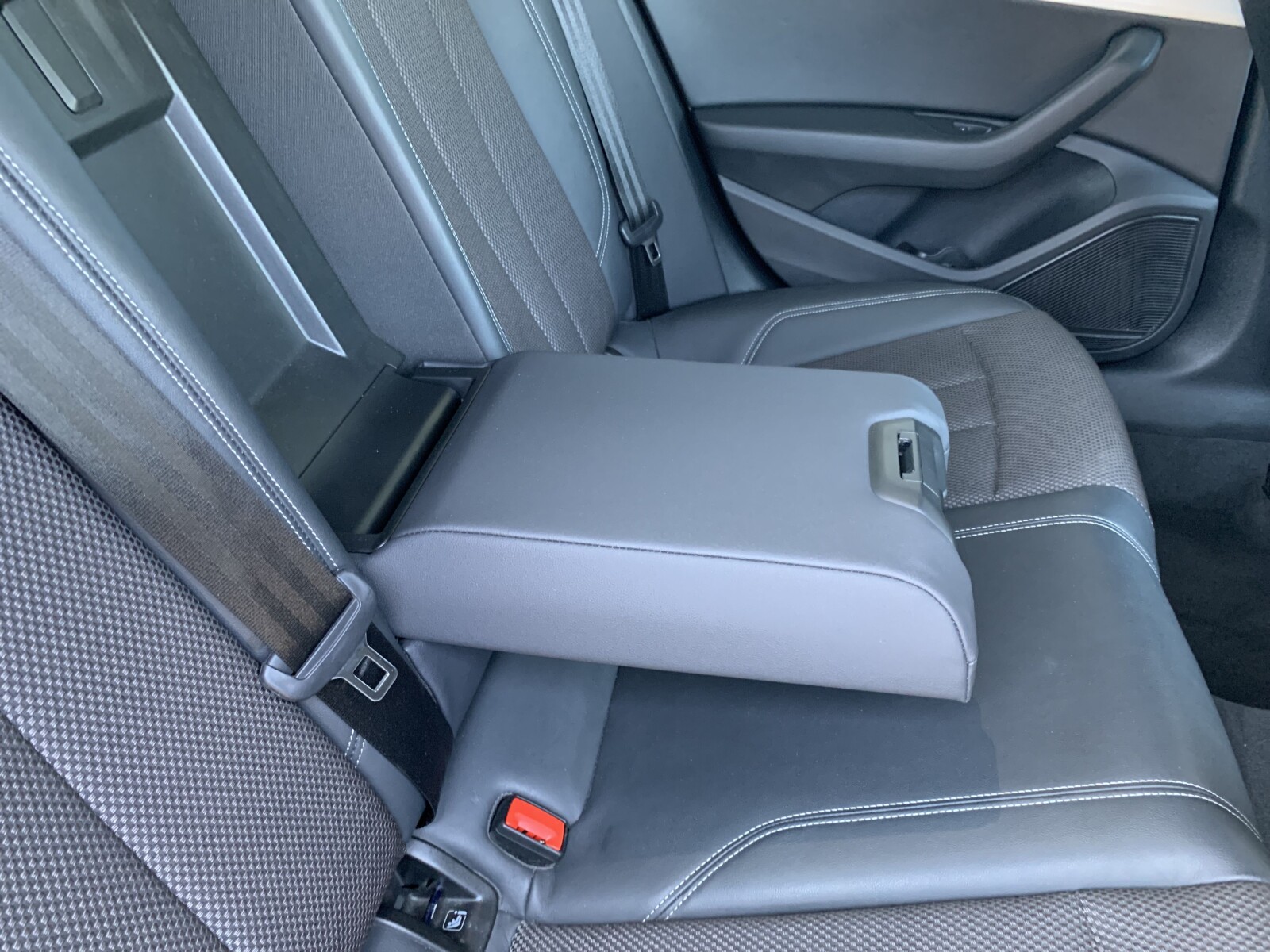 Audi A4 Limousine - zdjęcie 12