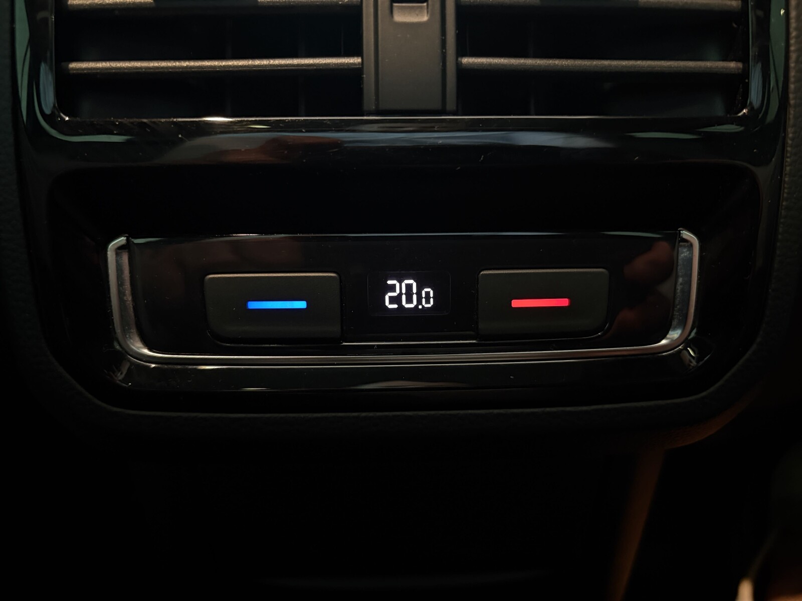Volkswagen Passat Variant - zdjęcie 12