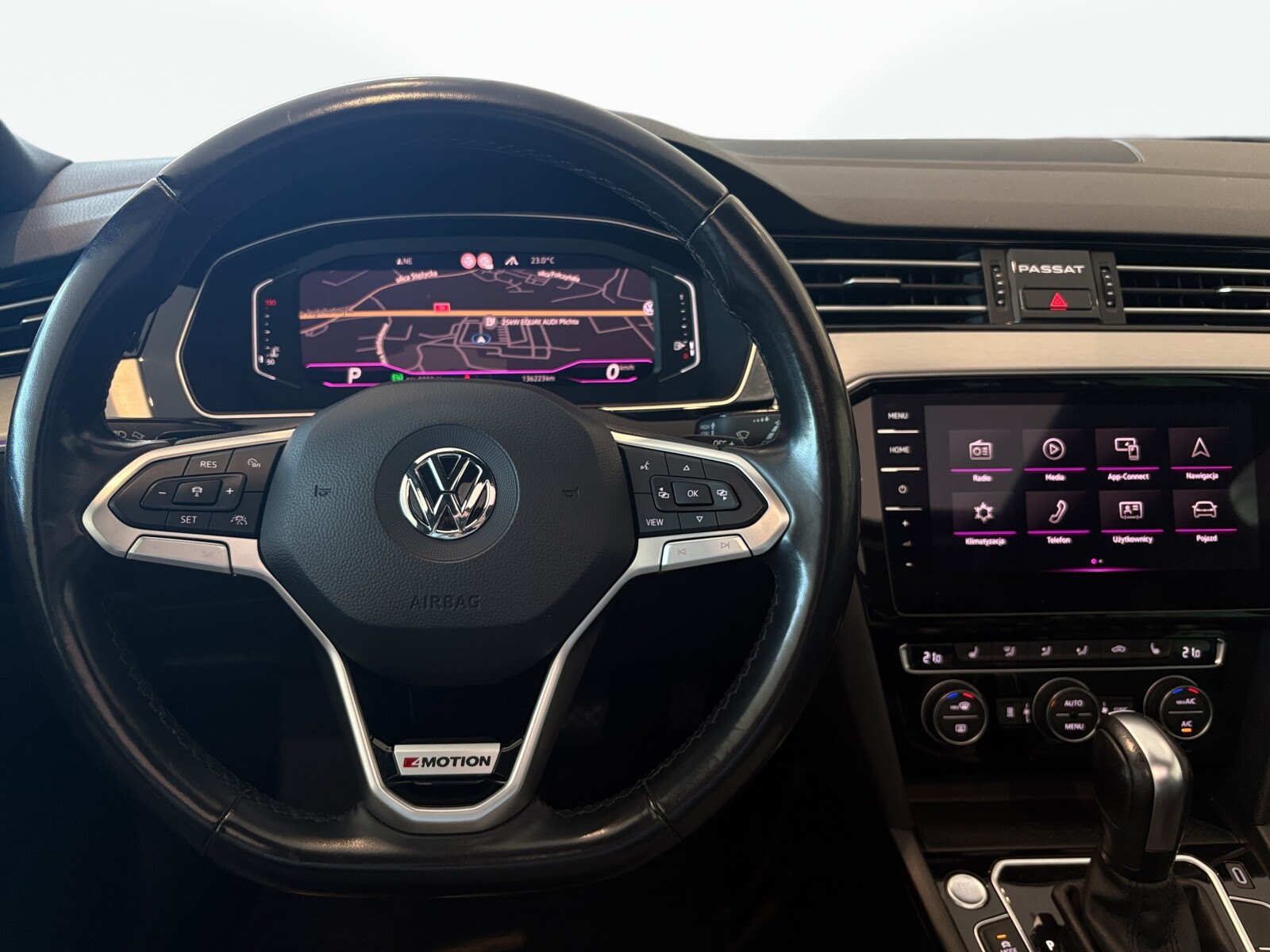 Volkswagen Passat Variant - zdjęcie 15