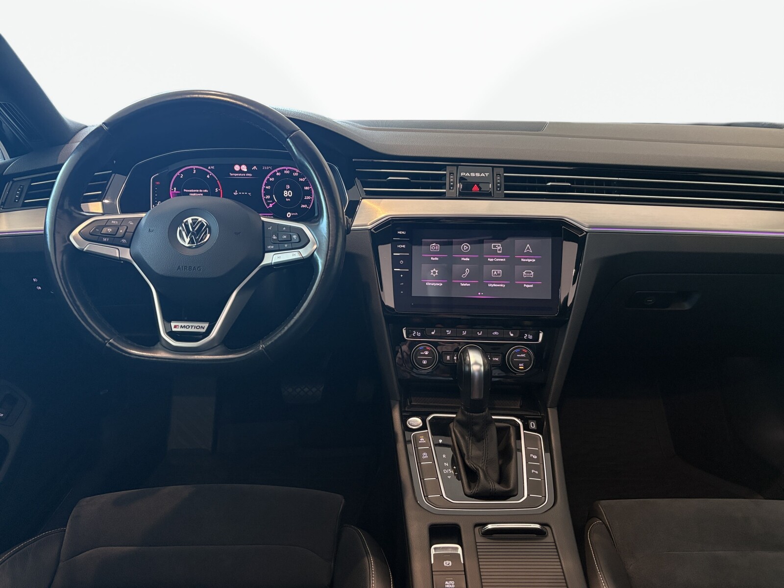 Volkswagen Passat Variant - zdjęcie 11