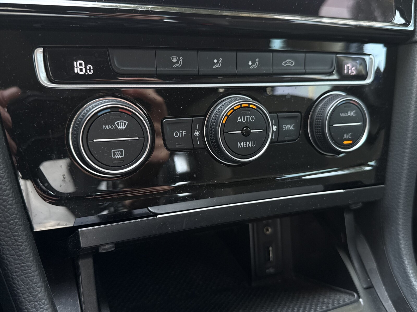 Volkswagen Golf Variant - zdjęcie 23