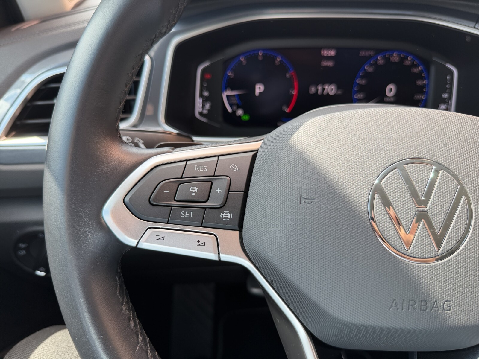 Volkswagen T-Roc - zdjęcie 14
