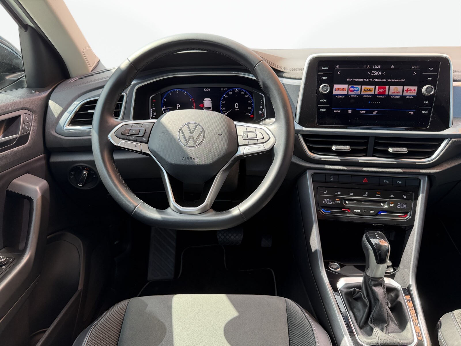 Volkswagen T-Roc - zdjęcie 17