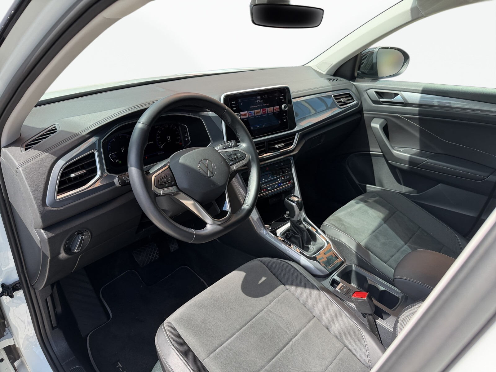 Volkswagen T-Roc - zdjęcie 9