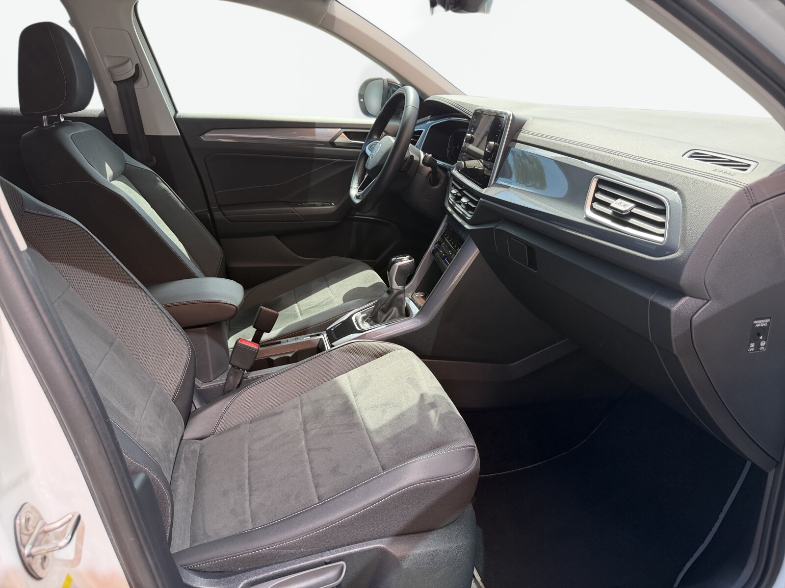 Volkswagen T-Roc - zdjęcie 35