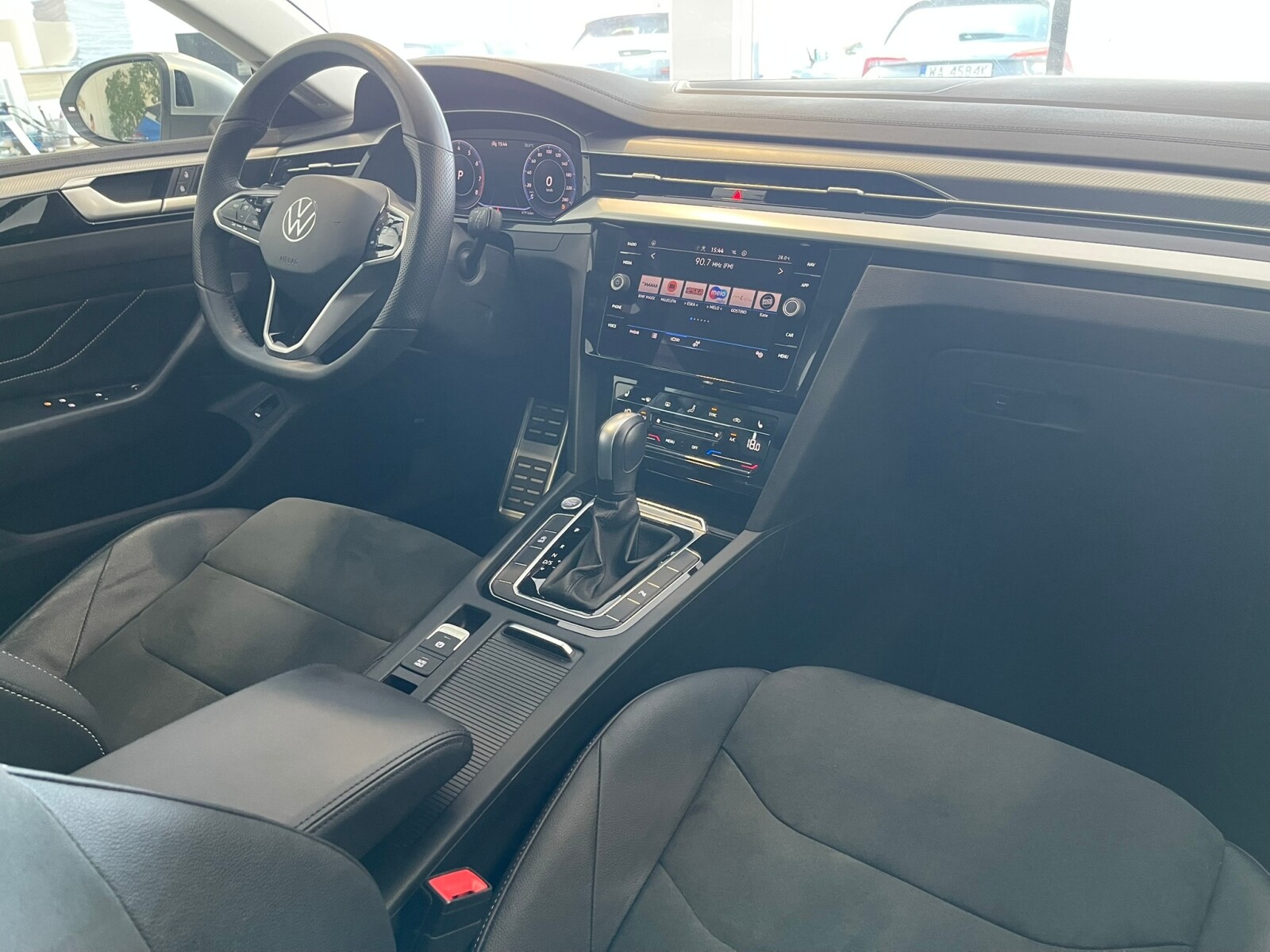 Volkswagen Arteon - zdjęcie 14