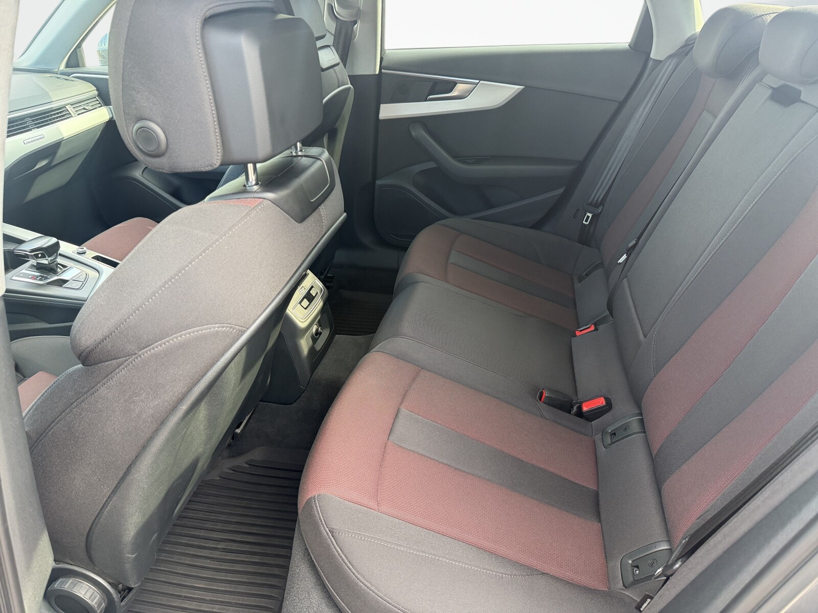 Audi A4 Limousine - zdjęcie 10