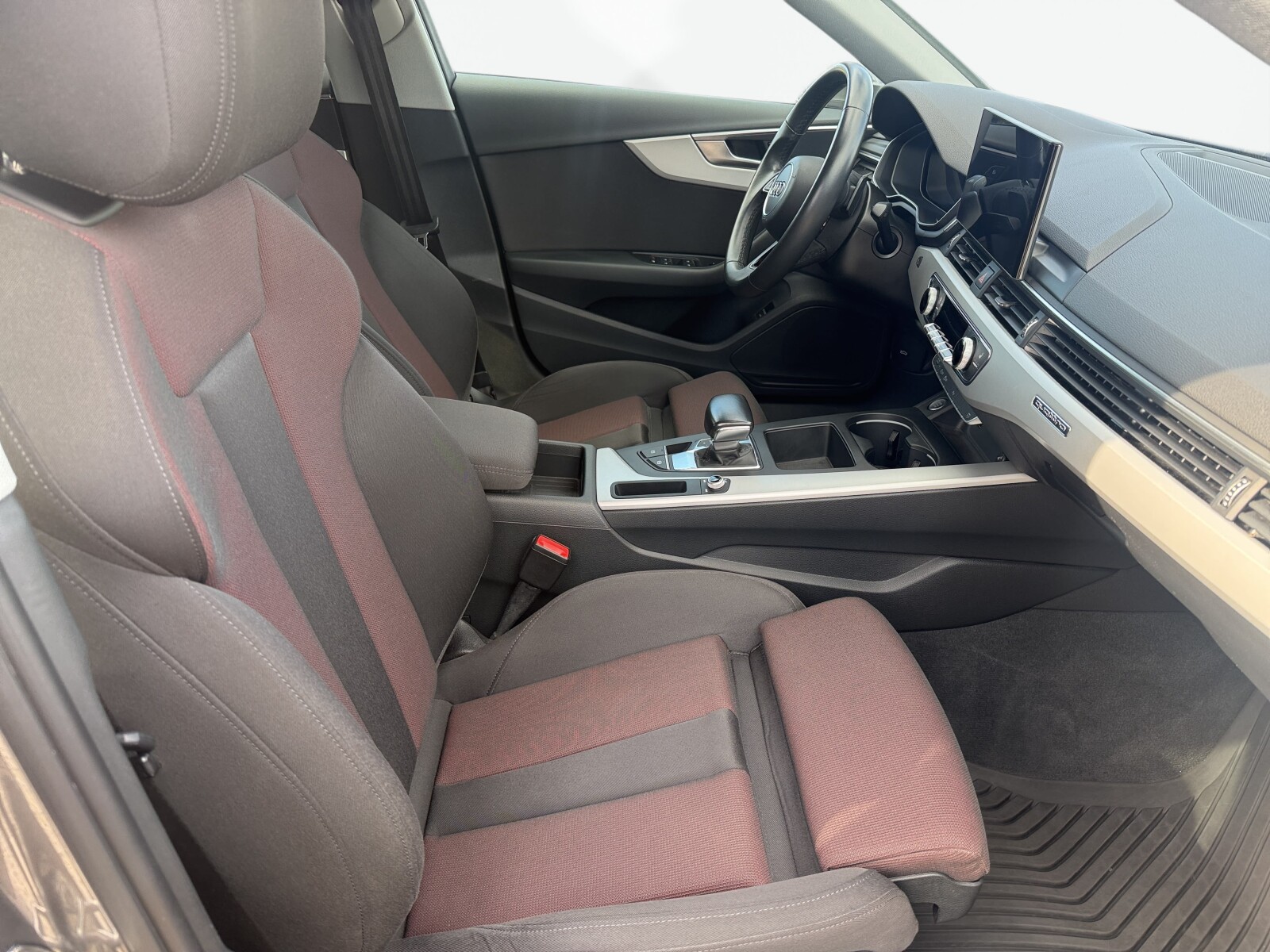 Audi A4 Limousine - zdjęcie 14