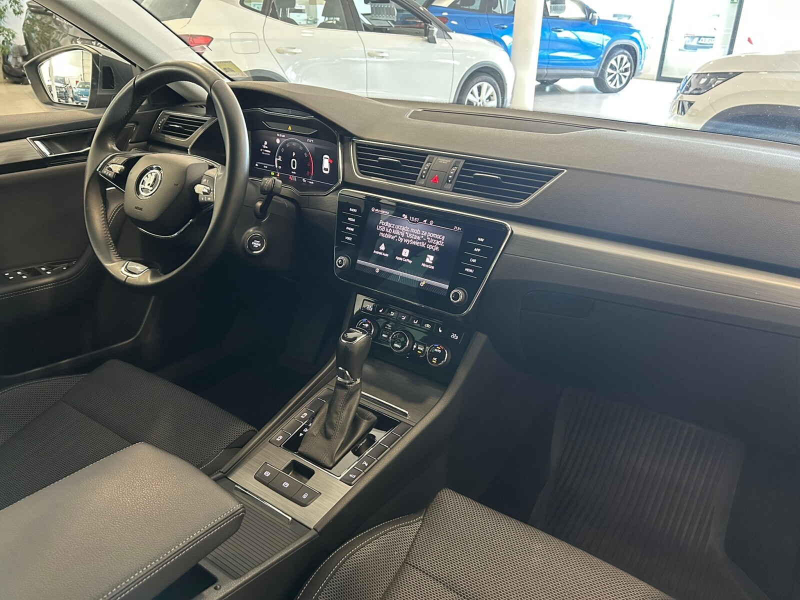Škoda Superb Combi - zdjęcie 19
